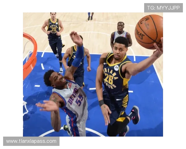 格兰特突破分球精准助攻 罗威空中接力双手暴扣震撼全场