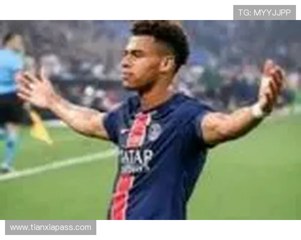 杜埃荣膺2025年欧洲金童奖成为国际足球新星引关注